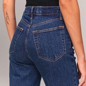 Abercrombie Ultra High Rise 90s Straight Jean. NWT